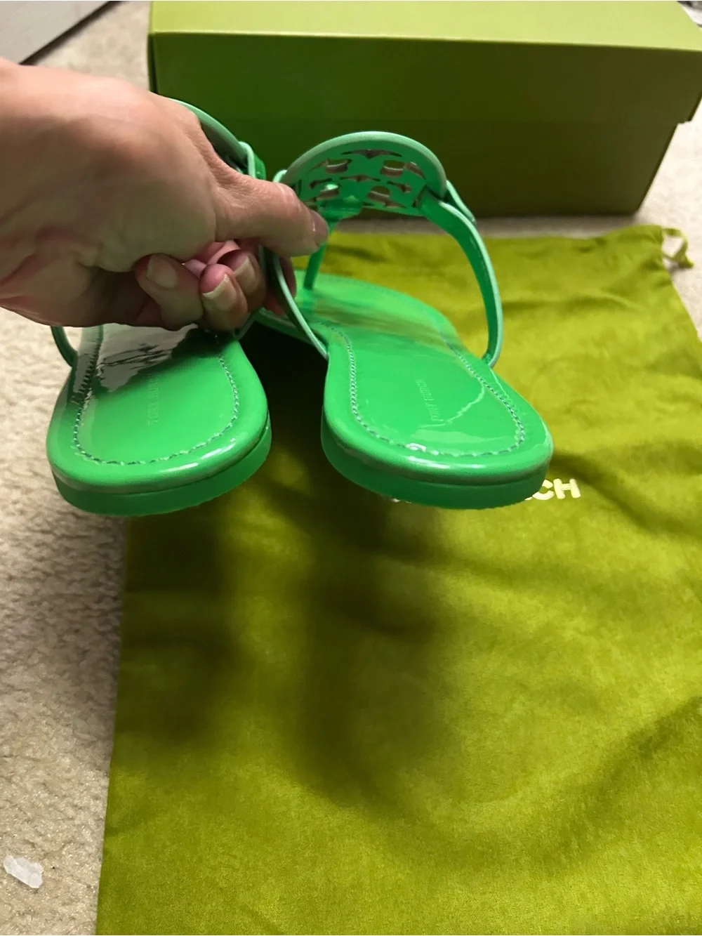 NWT TORY BURCH MILLER patent leather sandals in GORGEOUS green.